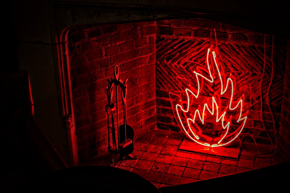 200 degrees neon fire