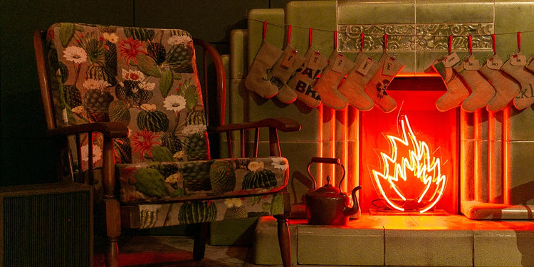 cosy 200 Degrees coffee shop with neon fire