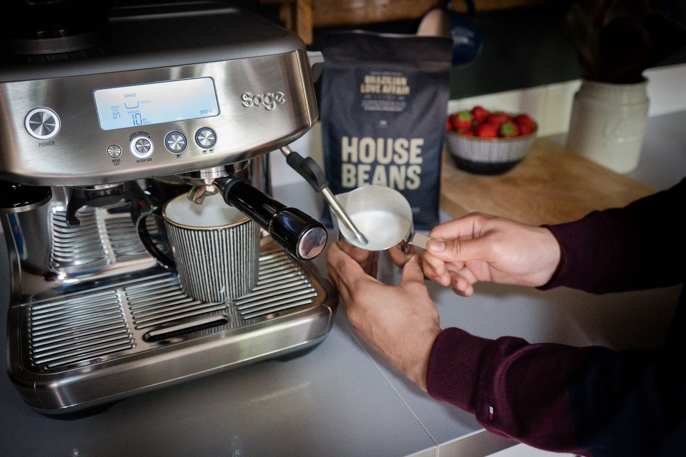 steaming milk with sage coffee machine using 200 degrees coffee beans